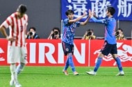 サッカー日本代表・伊東純也のフランス1部移籍が「正式決定」!! 気になる背番号は「キャリア初の数字」で まさかの「ジュンヤ人形が登場!?」ランスが投稿した「バルサよりも数倍凝ってる」と話題の「移籍発表映像」とは?【動画】の画像