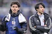 ｢ユニ貰ってる！｣三笘薫×田中碧の“鷺沼兄弟”プレミア再会ショット3連発をブライトン公式が公開！｢眼福だー｣｢ちょっと、最高じゃないですか｣