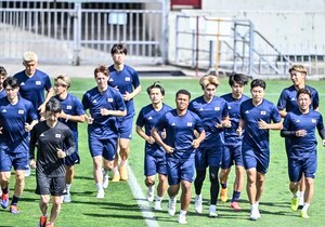 U23日本代表がパリ五輪の初戦・パラグアイ戦に向け前日練習！ DF鈴木海音が練習中に突如発した“大きなかけ声”でチームは明るい空気に…スタッフからも「いいね！」と好評の画像