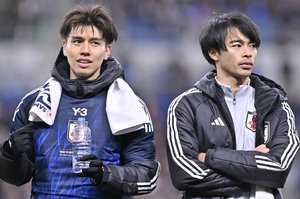 ｢ユニ貰ってる！｣三笘薫×田中碧の“鷺沼兄弟”プレミア再会ショット3連発をブライトン公式が公開！｢眼福だー｣｢ちょっと、最高じゃないですか｣の画像