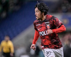 「さすがにレベル高すぎ」「かっこよすぎる…」浦和サポーターが興梠慎三に捧げた「再現性が高すぎるビジュアル」が感動誘う！「興梠選手へのコレオ芸術だろあれだけでお金払う価値あるよ」の声の画像