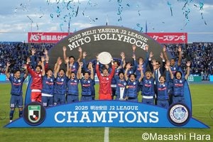 茨城っぽい? ぶっ飛んでる? 水戸のJ1昇格記念デザインの｢応援ステッカー｣がデカい!?｢地元の方々に強烈なアピールになりますね！｣｢やることぶっ飛んでて可愛いなw｣の画像