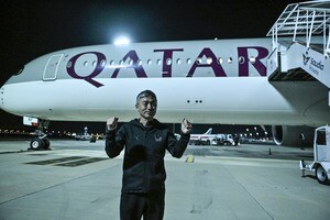 川崎＆横浜FMが同乗した「Jリーグのチャーター便」とはどのようなものだったのか……通常機とは異なる毛布を座席に用意、過去最多の荷物搭載、特別アナウンスなど、14時間移動を快適にの画像