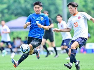 川崎DF松長根が大宮戦でのアシストに「嬉しかったです」と笑顔見せるも、「（もっと）結果が欲しかった」…「前半が終わったと思ったら飲水（タイム）だった」と猛暑の試合を振り返るの画像