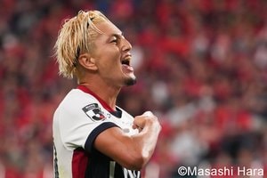 絞られた優勝＆残留争い！明暗を分けた鈴木優磨の｢ラストプレー｣、波乱の第35節で唯一｢結果を出した｣のは【鹿島の9回目、柏の14年ぶり、横浜FMの初は？J1｢ラスト3戦｣こうなる】(1)の画像