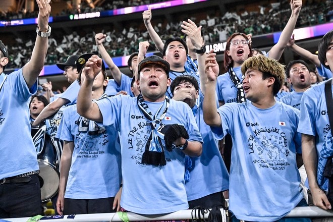 【サポーターアルバム】ACLE決勝で敗退した川崎サポーターの涙の姿……試合後、現地で感情を爆発させたサポーター写真51枚「アル・アハリー川崎フロンターレ」の画像035