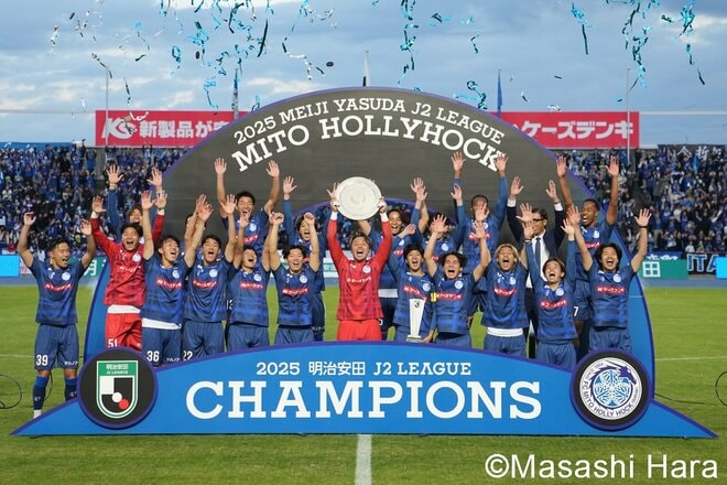 茨城っぽい? ぶっ飛んでる? 水戸のJ1昇格記念デザインの｢応援ステッカー｣がデカい!?｢地元の方々に強烈なアピールになりますね！｣｢やることぶっ飛んでて可愛いなw｣の画像