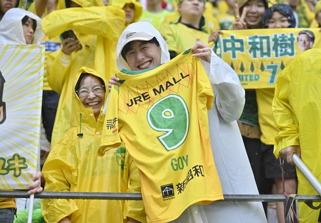 【千葉サポーターアルバム】雨の中で首位堅持のチームを後押しした「ジェフユナイテッド千葉のサポーター写真99枚」！ ゴール裏の熱狂ショット「ジェフユナイテッド千葉ーベガルタ仙台」の画像002