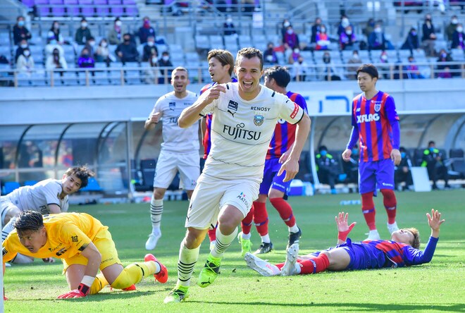 川崎、多摩川クラシコで圧倒!(3)試合の流れを変えかけた「1万7000人の観衆」の画像