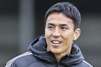 ｢トム・クルーズみたい｣長谷部誠、サングラス姿でフランクフルト練習場に降臨！ 恩師や戦友との再会ショットに反響｢カッコええな～｣｢チャンドラーとゲッツェも！懐かしい｣