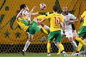 【J2「大白熱」】ジェフユナイテッド千葉「35歳MF」米倉恒貴のアクロバティックゴールで清水エスパルスが9試合ぶりに敗戦！怒りの秋葉忠宏監督「全員でもう一度性根を叩き直してやりたい」【戸塚啓のJ2のミカタ】(1)の画像