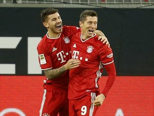 世界最高FWはオレだ！　バイエルン・レバンドフスキの逆転弾で「ドイツ最高決定戦」に勝利の画像