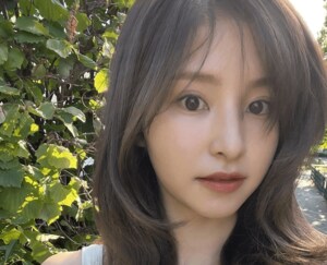 ｢理想のスタイル｣サッカー日本代表・堂安律の美人妻、ポニーテール＆ヘソ出しウェアでピラティス｢骨ストですかね｣美ボディに羨望の声の画像