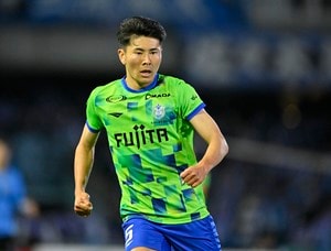 ｢レヴァンドフスキとやりあってるって…｣鈴木淳之介の欧州CLバルセロナ戦での個人ハイライトに反響！｢ジャンプ力高すぎてイエロー貰ってる｣｢PK判定の部分は不運｣の画像