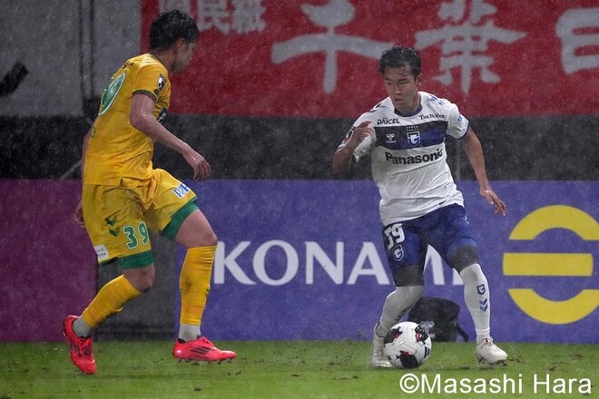 千葉が17年ぶりの歓喜！ 先制ゴールの矢村が満面の笑み＆追加点の津久井が誇らしげな表情！ 守護神も勝利のハグ！次節の“直接対決”で最下位脱出を狙う！【ジェフユナイテッド千葉vsガンバ大阪】激闘PHOTOギャラリーの画像006