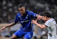 「碧くんニコニコ」「もう馴染んでる？」リーズ加入翌日デビューの田中碧のゴール裏サポーターとの“万歳セレモニー”が話題！「たのしそーー」「すごい笑顔でいいな」の声の画像