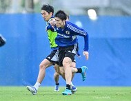「永遠に見ていられる」とSNSで沸騰! 三笘薫と田中碧“鷺沼兄弟”の「居残りドリブル練習の動画」【チュニジア戦直前の日本代表練習】の画像