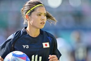 「マジで天才！」イングランドで「ボールに触らず2人を無力化」の長谷川唯に賛辞続々！「頭いいなあ」「足技よりこういうのが好きや」などの声の画像