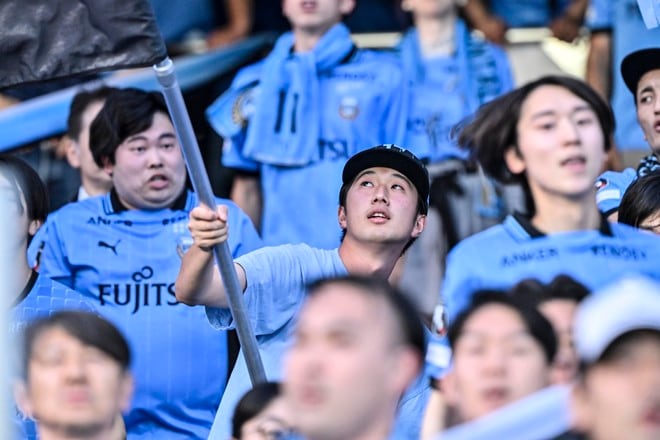 【サポーターアルバム】平日ナイターの試合前から駆け付けた川崎フロンターレのサポーター写真84枚！ 夕日に照らされながらの等々力ショット「川崎フロンターレー横浜FC」の画像055