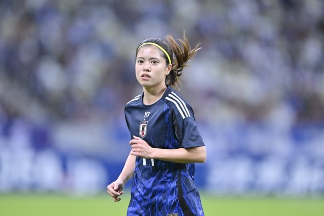 「え、写真ちょーだい？」と長谷川唯が懇願した岩渕真奈らとの「仲良しくっつき合い4ショット」が話題に……「和気あいあい」「いい雰囲気」とファンも反応の画像004