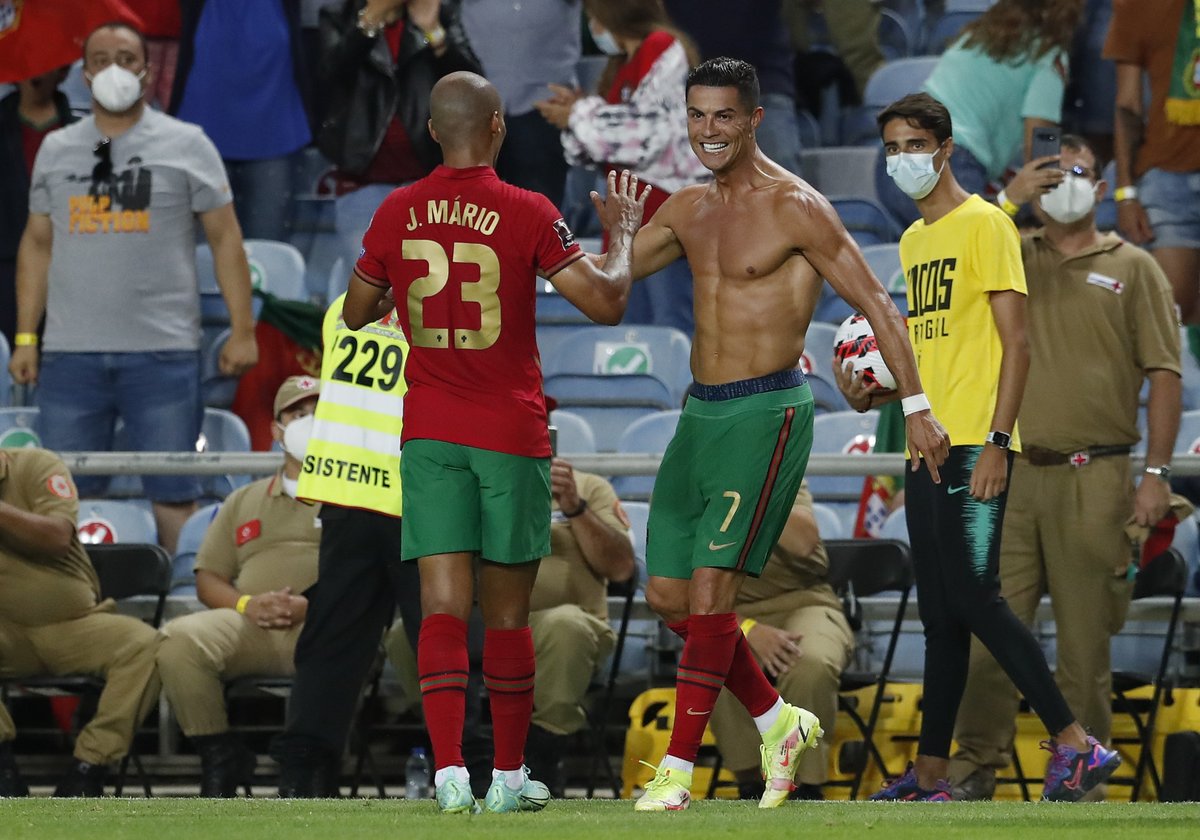 クリスティアーノ ロナウドが凄すぎる ポルトガル代表を救う 終盤の２ゴール で歴代 通算最多得点記録 を更新 111ゴール の中で最高のゴールは サッカー批評web