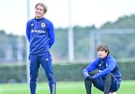 「やらんのかーい!」J2仙台の大卒新人DFの“偽ロングスロー寸劇”にファン総ツッコミ!「フリからオチまで好き!」「ボール拭けば拭くほど面白いw」などコメントの嵐の画像