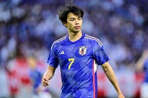 「この角度の映像ヤバいっすね！」三笘薫の4人抜きドリブル弾「ピッチレベル映像」が「この角度だと凄さが際立つ」と大反響！ 現地ファンも興奮する衝撃映像の画像