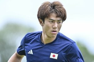 ｢ダメだ…涙が止まらない｣イングランドで飛躍を誓う｢日本代表FWと少年の交流｣に世界中の涙腺が崩壊｢素晴らしく美しい光景｣｢心温まる素敵な時間だな｣の画像