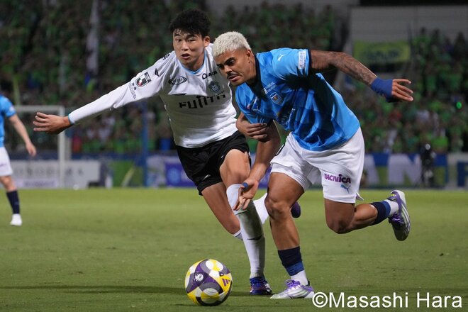 18位と19位の裏天王山！勝負を決めたJリーグ9月デビューの｢打ってよし投げてよし｣21歳大学生、最後まで｢共に戦う覚悟を示した｣緑と青の勇者たち【横浜FCvs湘南ベルマーレ】激闘PHOTOギャラリーの画像002