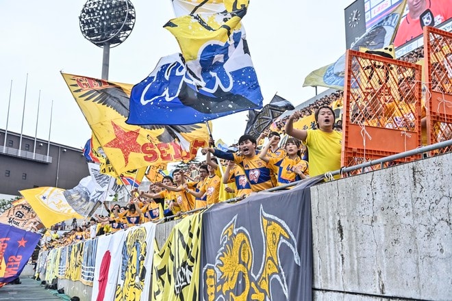 【サポーターアルバム】敵地で完敗も、試合後に大きな声で鼓舞したベガルタ仙台のサポーター写真63枚！ 人数＆声量で圧巻！！「ＲＢ大宮アルディージャーベガルタ仙台」の画像054