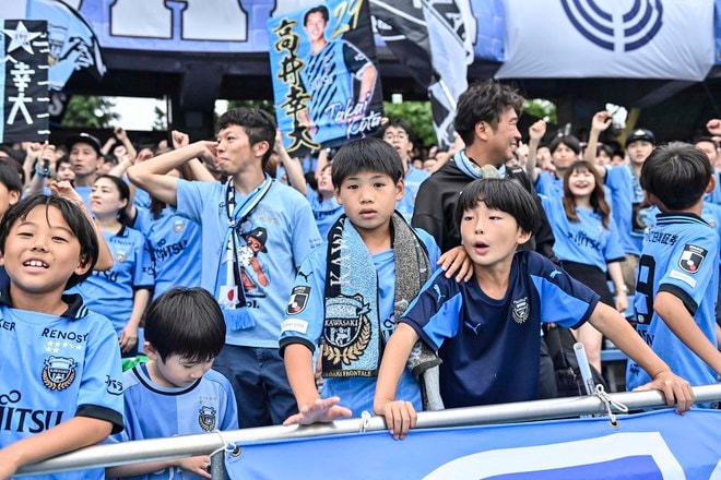 【サポーターアルバム】完封勝利後に笑顔＆万歳見せた「川崎フロンターレの試合後のサポーター写真83枚」！ ホーム連勝を熱狂的サポート「川崎フロンターレーセレッソ大阪」の画像042