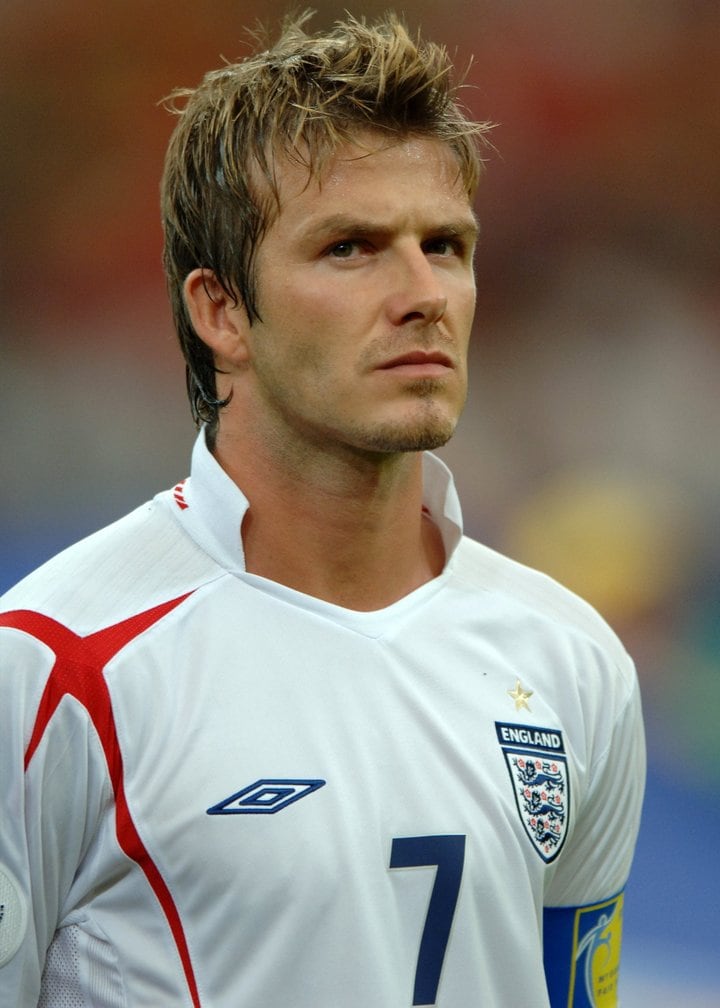 「これぞ最高のコンビ」元イングランド代表ベッカム＆SEVENTEENエスクプス、隣同士でショー観覧“奇跡の1枚”爆イケスーツ2ショが沸騰