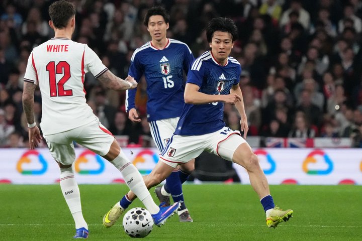 イングランド戦で感じた中村敬斗の｢覚醒｣と三笘薫の｢復調｣、模擬戦で見えたスウェーデン・チュニジア戦の｢勝機」【完全アウェイで連勝！サッカー日本代表｢英国遠征｣の大激論】(4)