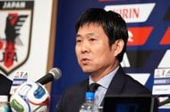 後藤健生の｢蹴球放浪記｣第320回｢日本代表が示した漢気｣の巻(2)空港の片隅で戦術を語った岡田監督、メキシコ五輪の長沼監督を質問攻めに！の画像