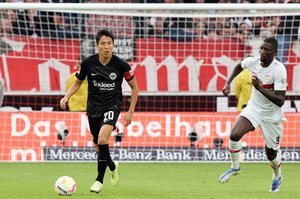 「もう監督の風格が出てるんよ」フランクフルトの元日本代表MF長谷部誠の”私服姿”が話題! ファンに指導者の姿を想像させる1枚の画像