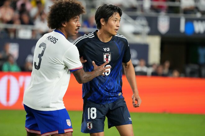 GK大迫敬介が神セーブ！鈴木唯人の絶妙クロスに伊東純也がスライディング弾！三笘薫ら3枚同時投入も無得点…森保監督が｢4バック｣の手ごたえを語ったアメリカ戦【日本代表vsアメリカ代表】激闘PHOTOギャラリーの画像035