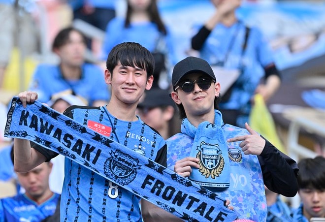 【サポーターアルバム】アジア青覇を果たすべく700人の川崎サポーターがACLE決勝に駆け付けた！ 現地で声援を送ったサポーター写真72枚「アル・アハリー川崎フロンターレ(2)」の画像001
