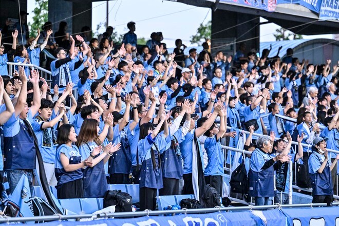 【サポーターアルバム】平日ナイターの試合前から駆け付けた川崎フロンターレのサポーター写真84枚！ 夕日に照らされながらの等々力ショット「川崎フロンターレー横浜FC」の画像045