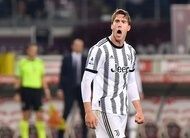 「そんなことあんの!?」ゴールマウスが5cm大きかったため、試合前にポストが切断される！ 英2部で起こった衝撃の出来事の画像