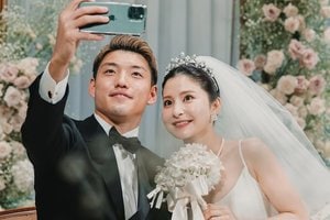 ｢こんな美しい新婦おる？｣“ド派手挙式”の日本代表MF堂安律、お色直しの“真紅のドレス”が似合う美人妻の腰を抱き寄せ！ラブラブ動画公開の画像