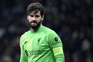 ｢イケメンすぎる｣!! サッカーブラジル代表GKアリソンが大胆イメチェン! リバプール公式の動画に映る守護神の姿に｢32万超いいね｣と｢見た目全然違う｣などの声続々の画像