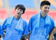 「農家のおばちゃんやん」元日本代表MF松井大輔の“酷暑&熱中症対策”が独特すぎて「ウケるんですけど」とファン爆笑!「似合いすぎてますやんか」とツッコミ多数の画像