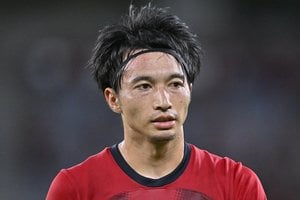 J1首位・鹿島キャプテン柴崎岳を支えるアイドル妻、｢たくさん食べられるからね笑｣ランチビュッフェ用の“休日ワンピ”が可愛すぎる！の画像