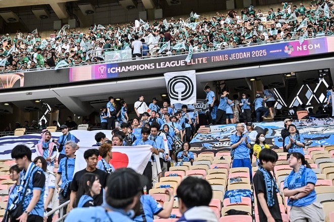 【サポーターアルバム】ACLE決勝に駆け付けた川崎サポーターは衝撃の700人！ 現地で声援を送ったサポーター写真81枚「アル・アハリー川崎フロンターレ(3)」の画像047