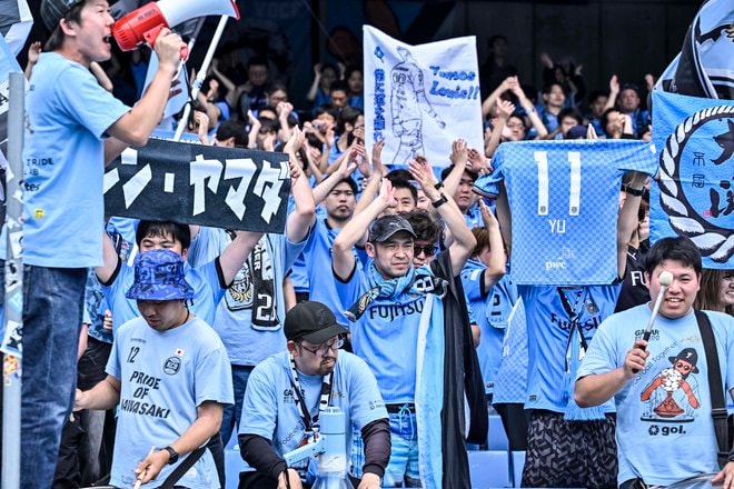 【サポーターアルバム(3)】G大阪戦での観客席＆入場時の川崎フロンターレのサポーター写真77枚！選手と手をつないだ子どもたちなど現地写真「川崎フロンターレーガンバ大阪(3)」の画像019
