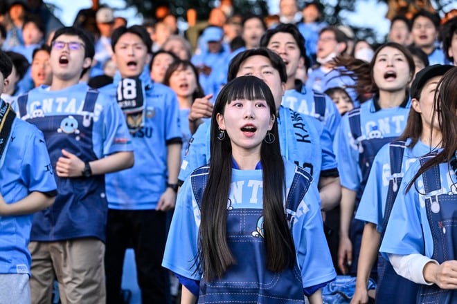 【サポーターアルバム】平日ナイターの試合前から駆け付けた川崎フロンターレのサポーター写真84枚！ 夕日に照らされながらの等々力ショット「川崎フロンターレー横浜FC」の画像026