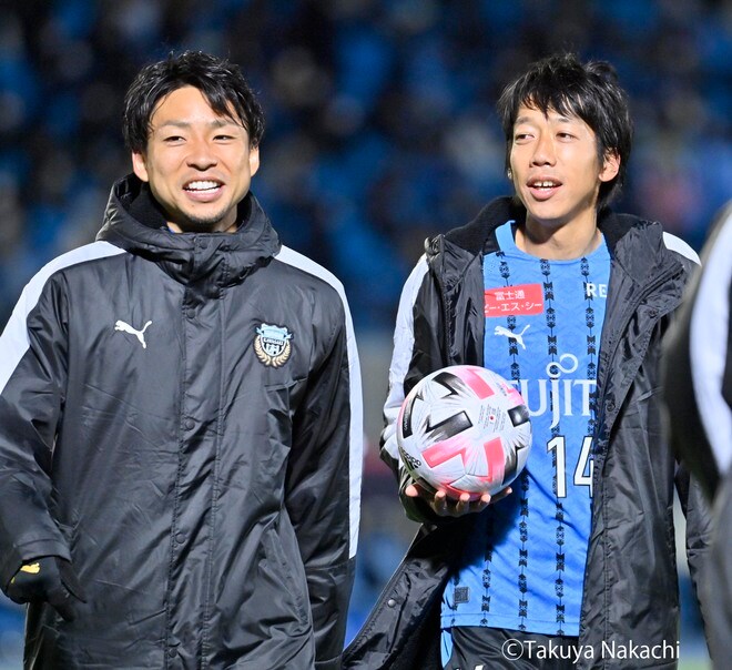 中村憲剛、等々力最終戦!(2)「試合後のピッチで主審から渡された物」の画像