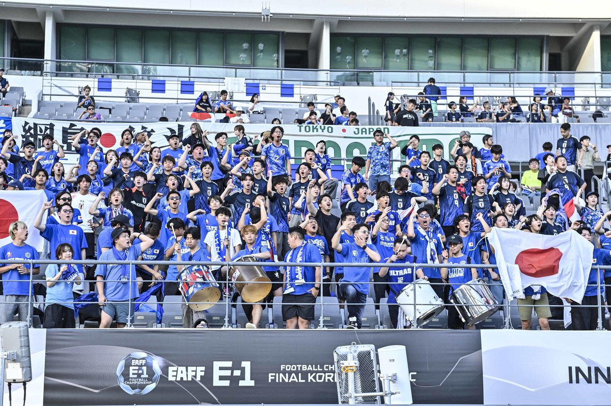 サポーターアルバム】サッカー日本代表の中国戦完封勝利を支えた