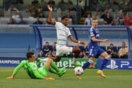 同点ゴールの裏で珍事…FC東京GK波多野豪が「コーナーフラッグを植えつける」! ファンも「何やってんのw」の声の画像