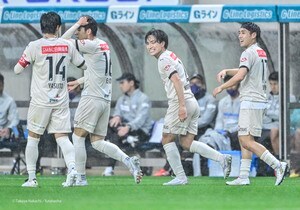 川崎、前節と同じメンバー構成で福岡に3-1快勝！ 視界すら阻む大雨も、敵将は「スリッピーになると技術の差が」と脱帽…登里が6年ぶりゴールなど全得点に絡むの画像
